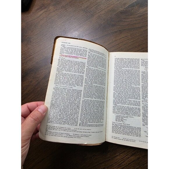 Vintage NIV Holy Bible With Brown Leather Cover & Highlighted Verses - Picture 9 of 12